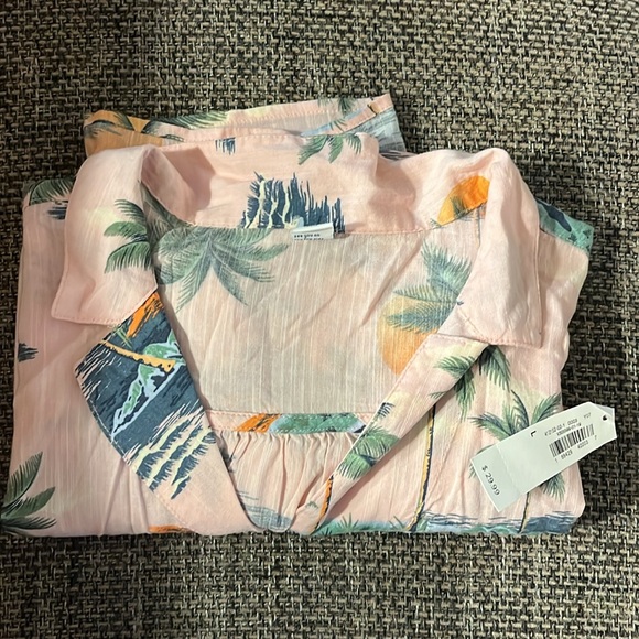 Old Navy woman’s Hawaiian shirt size large - Picture 5 of 5